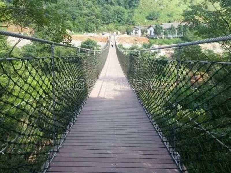 木制吊桥